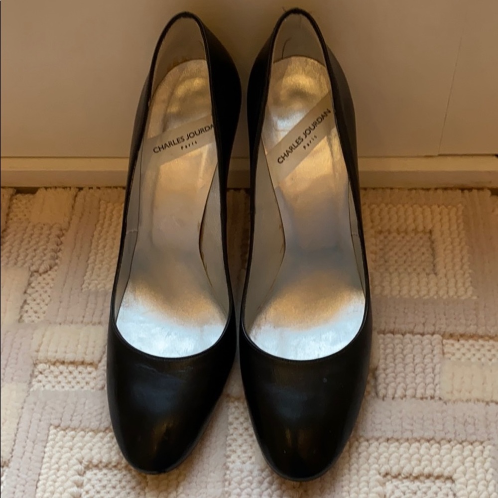 Charles Jourdan black pump